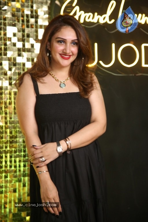 Sridevi Vijaykumar Pics - 1 / 10 photos