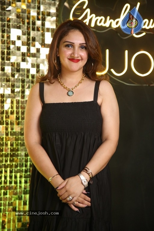 Sridevi Vijaykumar Pics - 9 / 10 photos