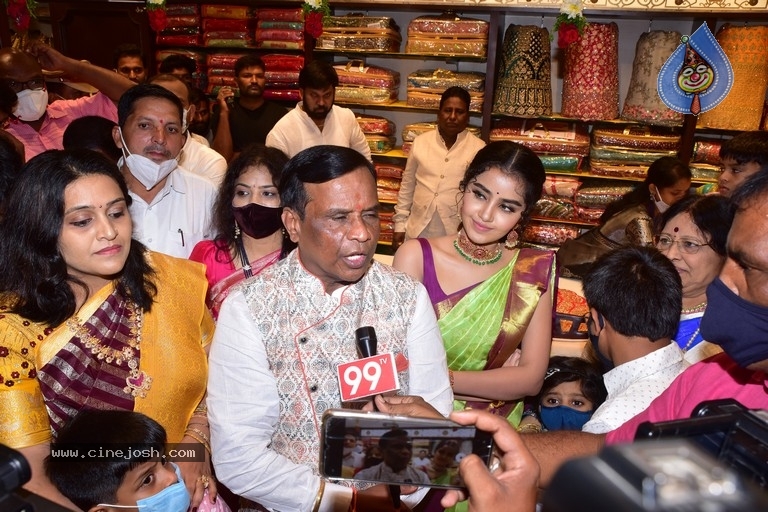 Anupama Parameshwaran Launches Kisan Fashion Mall - 11 / 18 photos