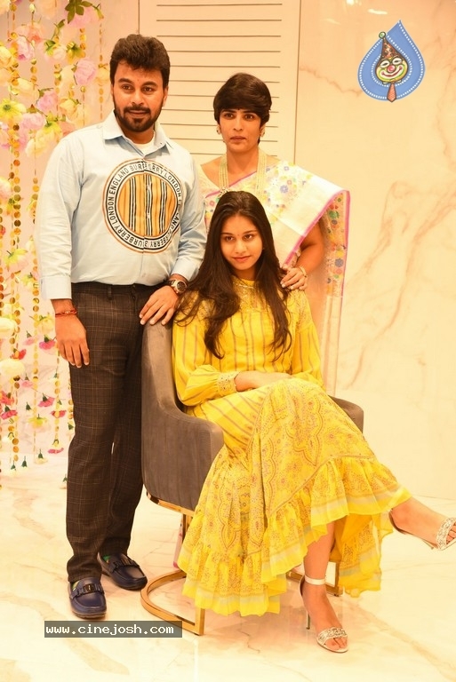 Faria Abdullah launch by Mandir Shopping Mall - 2 / 41 photos