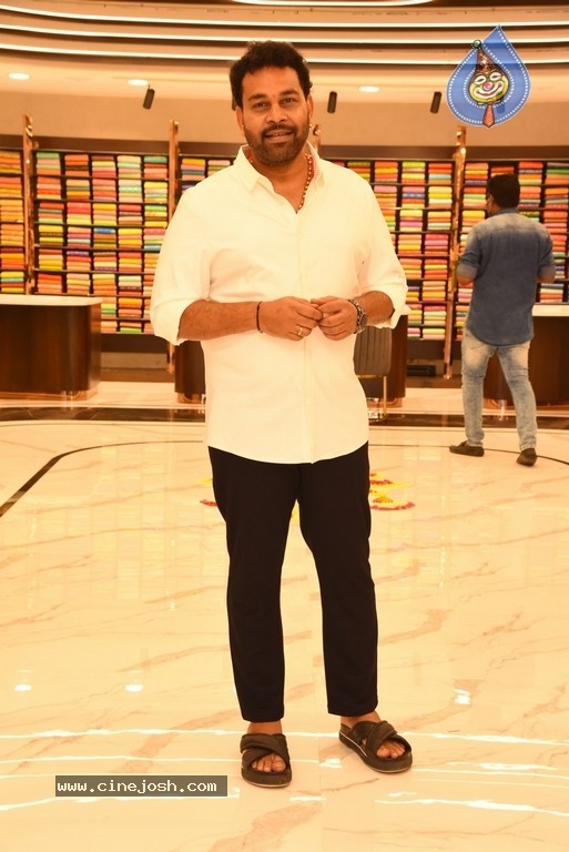 Faria Abdullah launch by Mandir Shopping Mall - 35 / 41 photos