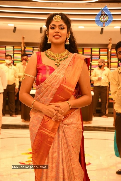 Faria Abdullah launch by Mandir Shopping Mall - 40 / 41 photos