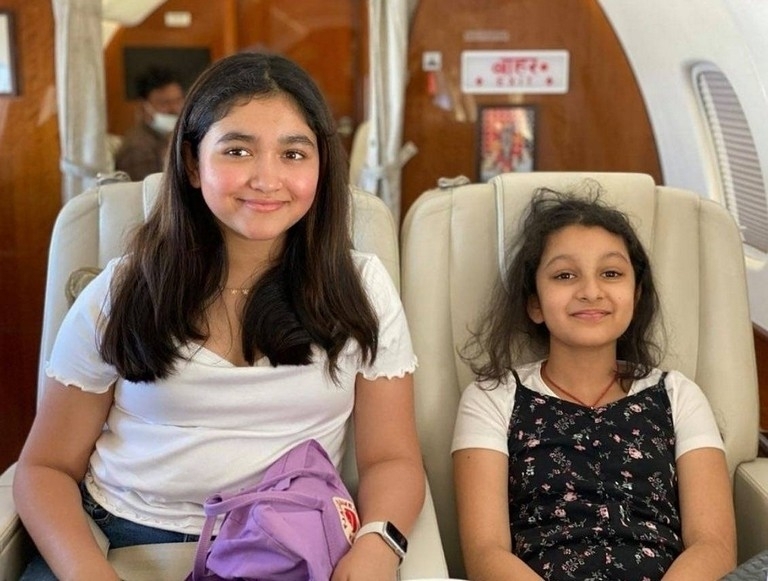 Mahesh Babu family vacation to Goa - 1 / 4 photos