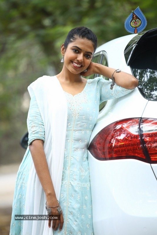 Shivani Rajasekhar Photos - 9 / 17 photos