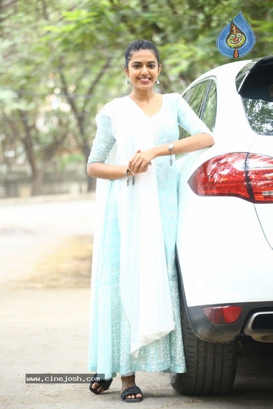 Shivani Rajasekhar Photos - 10 / 17 photos