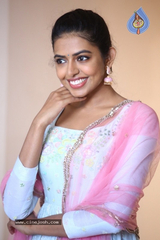 Shivani Rajasekhar Photos - 4 / 19 photos