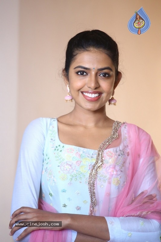 Shivani Rajasekhar Photos - 7 / 19 photos