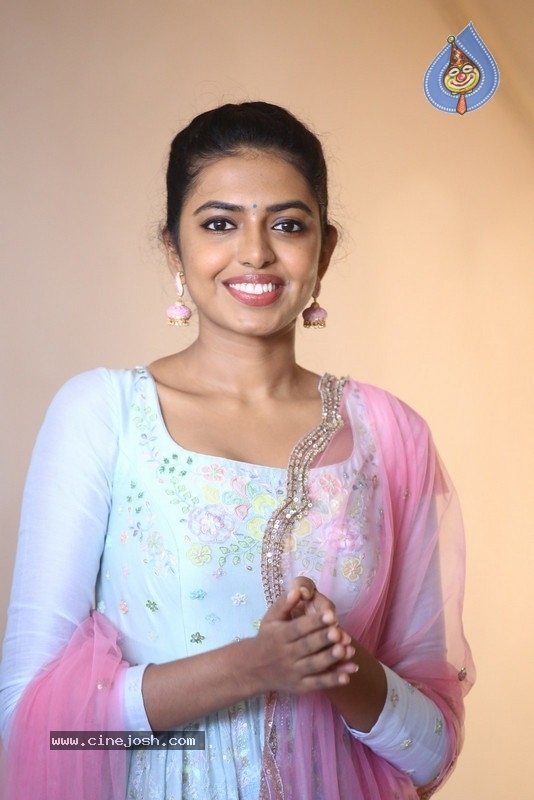 Shivani Rajasekhar Photos - 8 / 19 photos