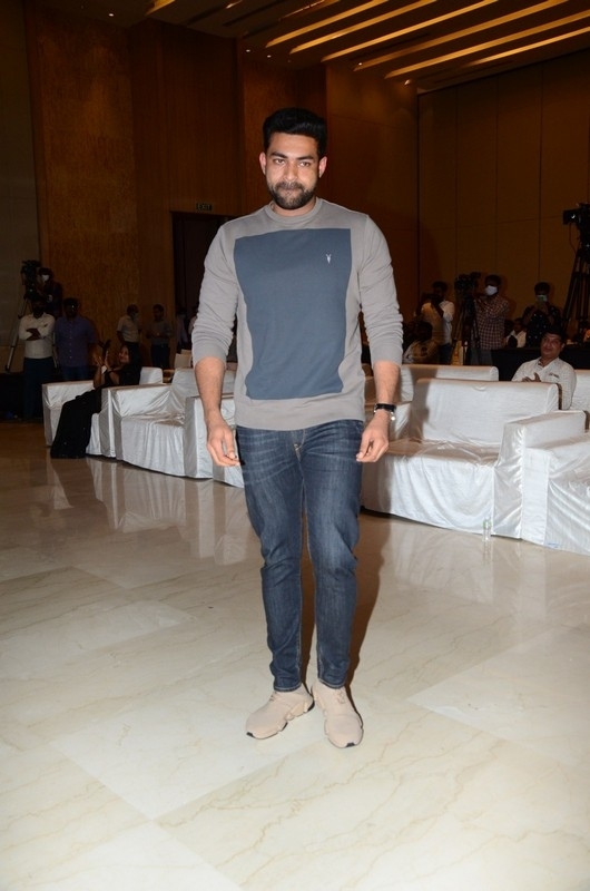 Oka Chinna Family Pre Release Event - 16 / 27 photos