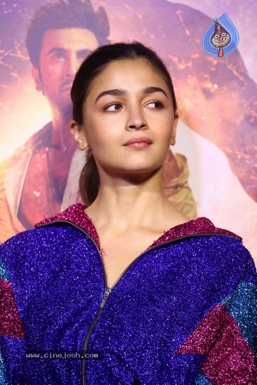 Alia Bhatt Photos - 12 / 17 photos