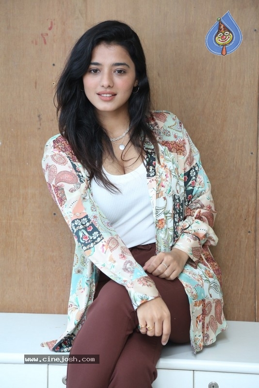 Ketika Sharma Interview Photos - 4 / 21 photos