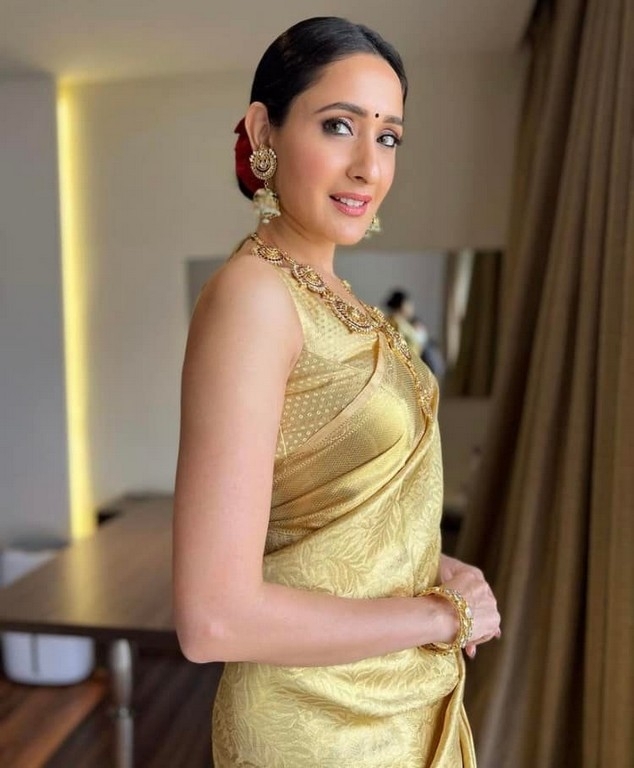 Pragya Jaiswal Photos - 1 / 6 photos