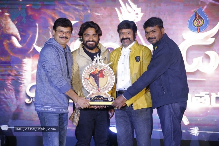 Akhanda 25 days celebrations photos - 4 / 34 photos