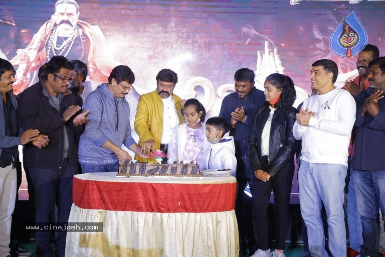 Akhanda 25 days celebrations photos - 24 / 34 photos