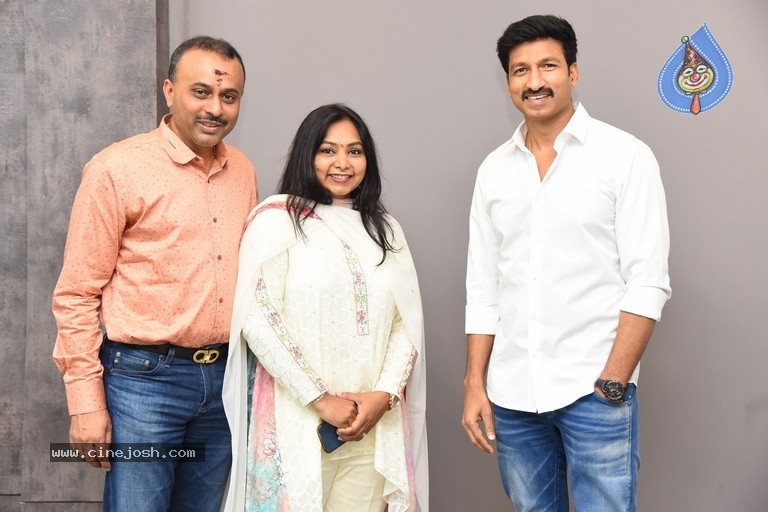 Gopichand New Movie Opening - 17 / 51 photos