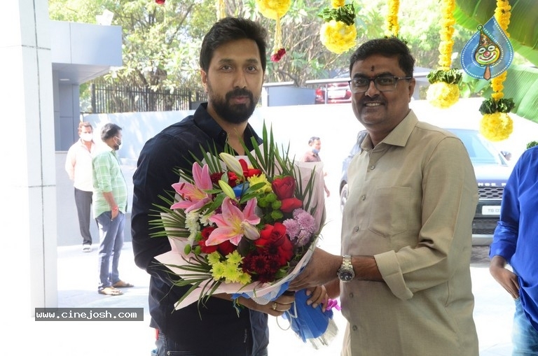 Gopichand New Movie Opening - 19 / 51 photos