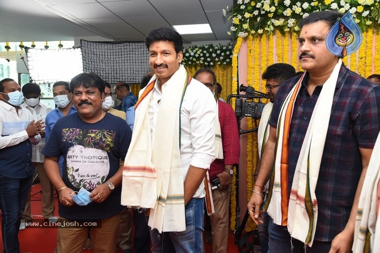 Gopichand New Movie Opening - 31 / 51 photos