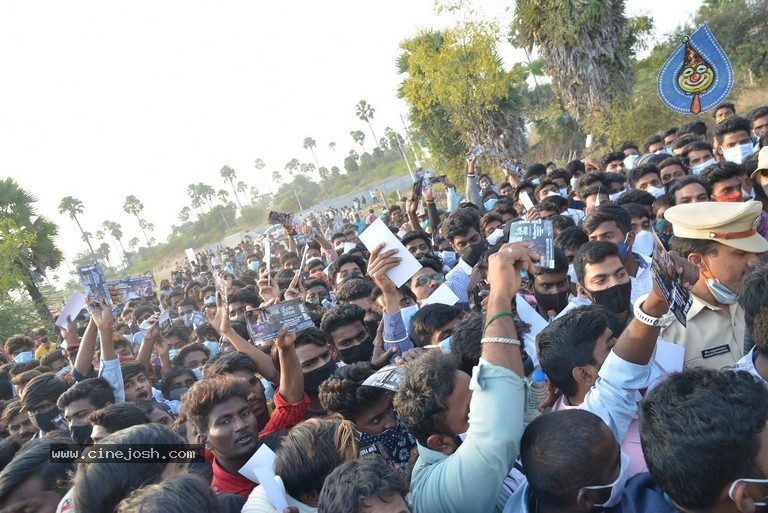 Radhe Shyam Pre Release Event 01 - 4 / 21 photos