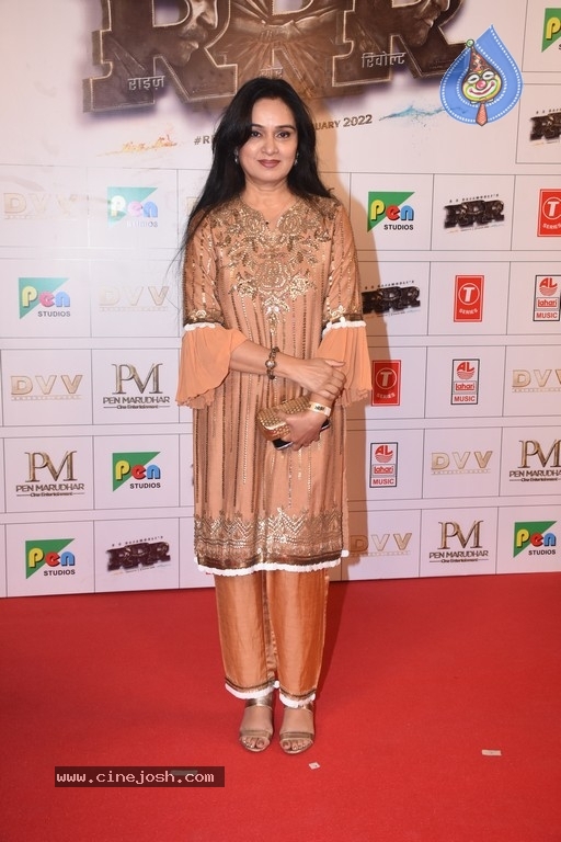 Roar of RRR in Mumbai - 8 / 29 photos