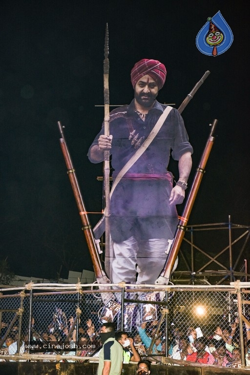 Roar of RRR in Mumbai - 9 / 29 photos