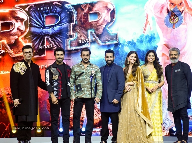 Roar of RRR in Mumbai - 22 / 29 photos