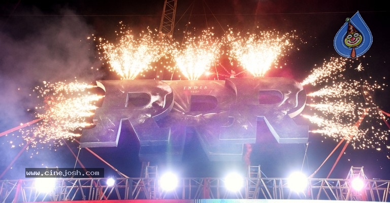 Roar of RRR in Mumbai - 29 / 29 photos