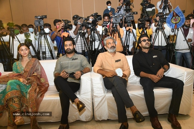 RRR Press Meet - 10 / 36 photos