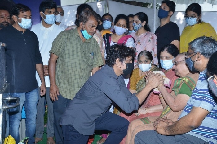 Senior Heroes at Sirivennela Sitarama Sastry Condolences - 14 / 57 photos