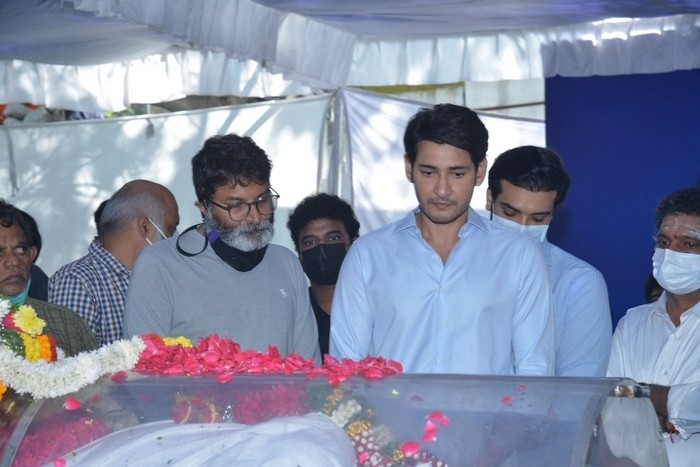 Senior Heroes at Sirivennela Sitarama Sastry Condolences - 17 / 57 photos