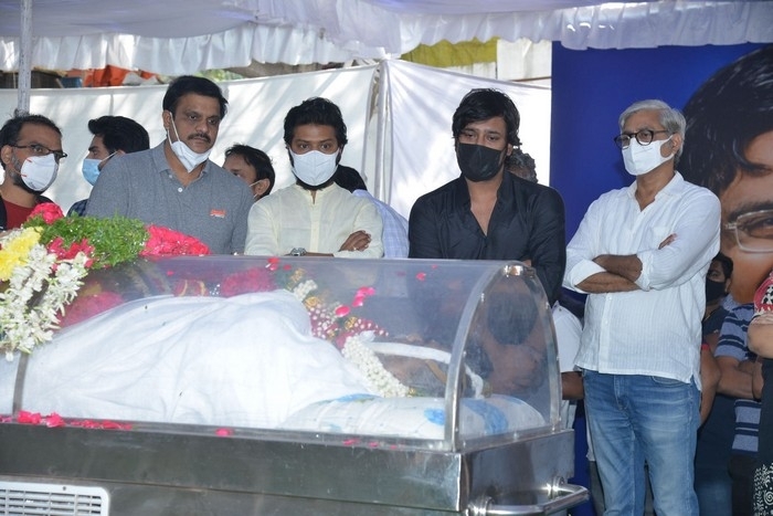 Senior Heroes at Sirivennela Sitarama Sastry Condolences - 22 / 57 photos