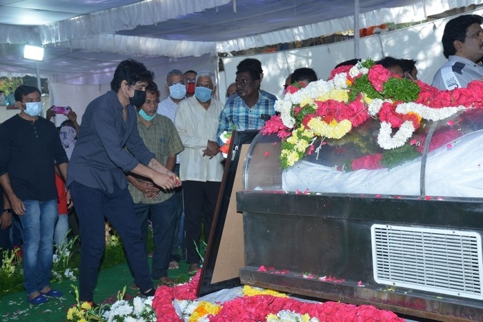 Senior Heroes at Sirivennela Sitarama Sastry Condolences - 23 / 57 photos