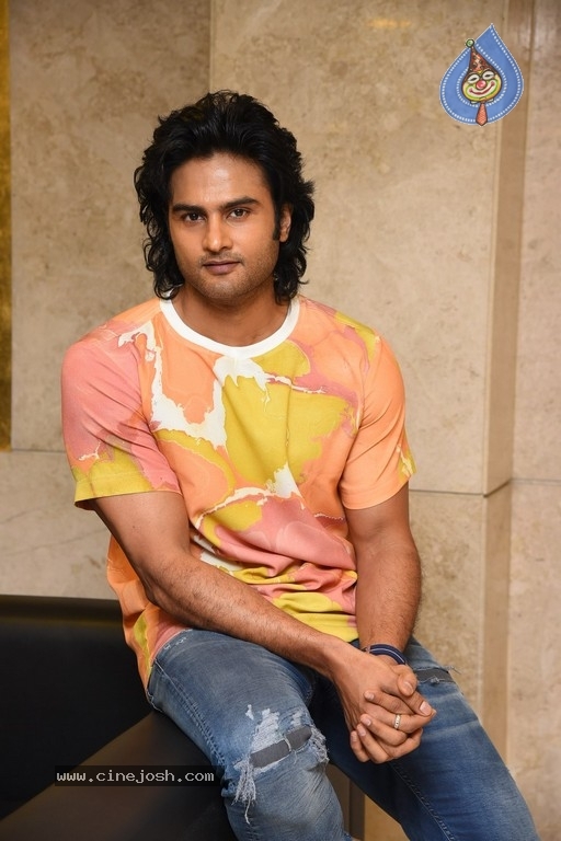 Aa Ammayi Gurinchi Meeku Cheppali First Look Launch - 15 / 19 photos