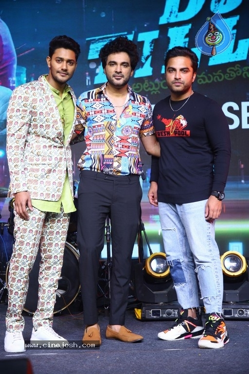 DJ Tillu Pre Release Event - 25 / 29 photos