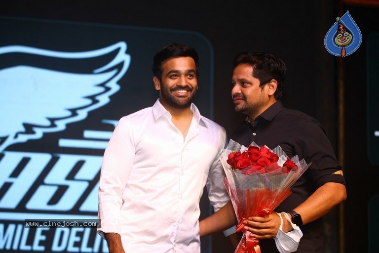 Malli Modalaindi Pre Release Event - 3 / 33 photos