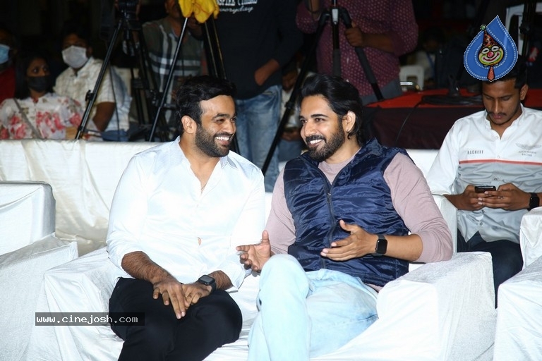 Malli Modalaindi Pre Release Event - 6 / 33 photos