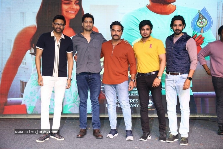 Malli Modalaindi Pre Release Event - 16 / 33 photos