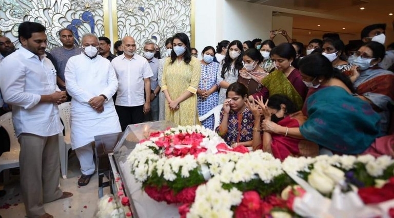 AP Minister Goutham Reddy Condolences Photos - 14 / 16 photos