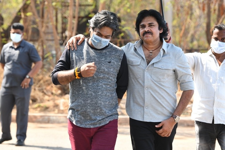 Harish Shankar meets Pawan Kalyan  - 1 / 4 photos