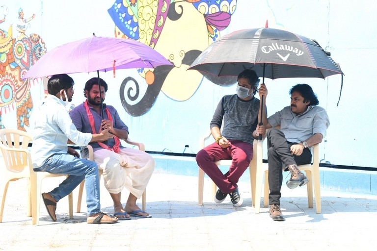 Harish Shankar meets Pawan Kalyan  - 2 / 4 photos