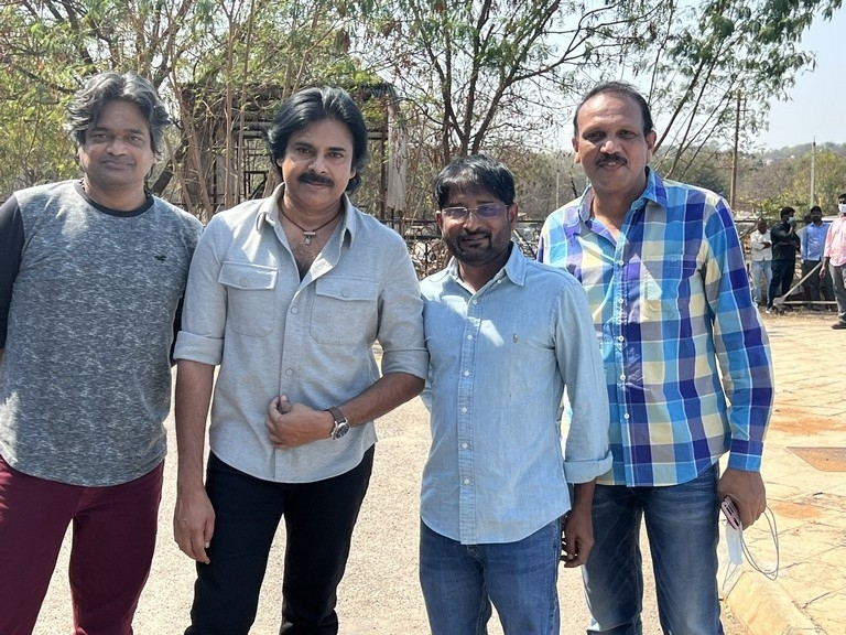 Harish Shankar meets Pawan Kalyan  - 4 / 4 photos