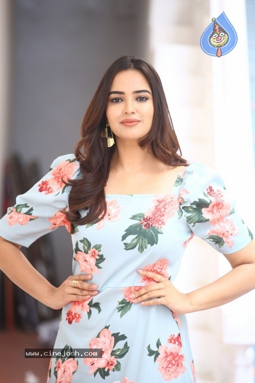 Pujita Ponnada Photos - 1 / 21 photos