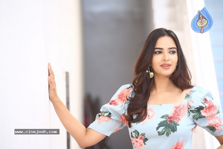 Pujita Ponnada Photos - 10 / 21 photos