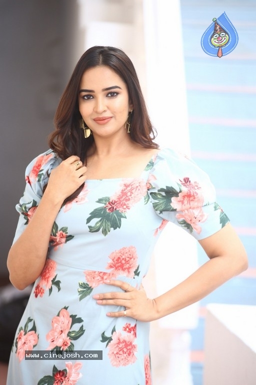 Pujita Ponnada Photos - 16 / 21 photos