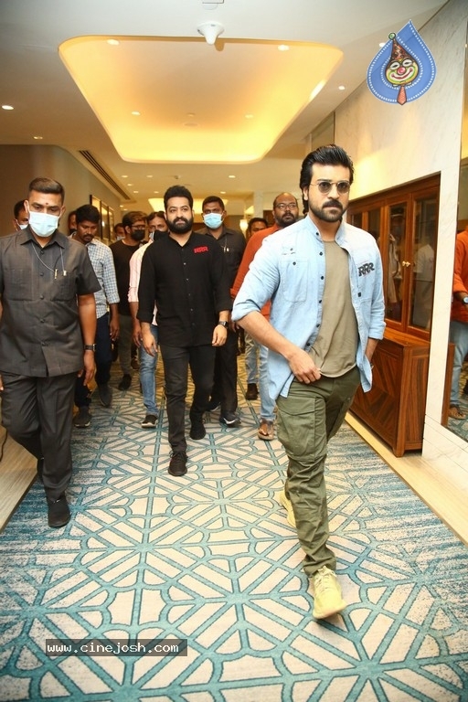 RRR Press Meet - 15 / 42 photos