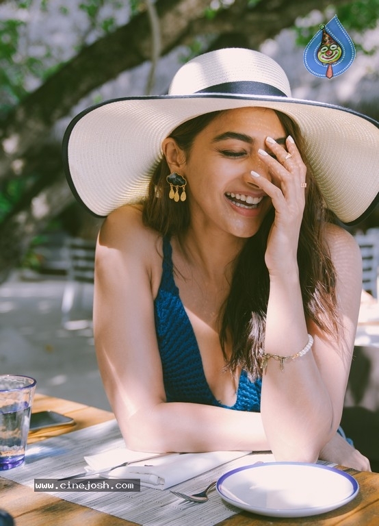 Pooja Hegde Photo Shoot Photos - 4 / 38 photos