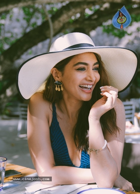 Pooja Hegde Photo Shoot Photos - 27 / 38 photos