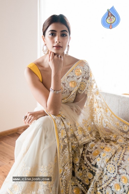 Pooja Hegde Photo Shoot Photos - 28 / 38 photos