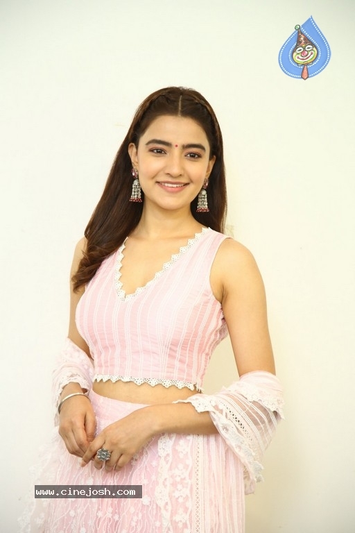 Rukshar Dhillon Interview photos - 6 / 18 photos