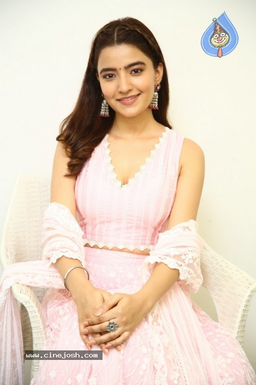 Rukshar Dhillon Interview photos - 17 / 18 photos