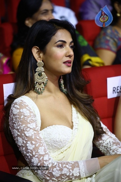 F3 Movie Pre Release Event - 35 / 80 photos